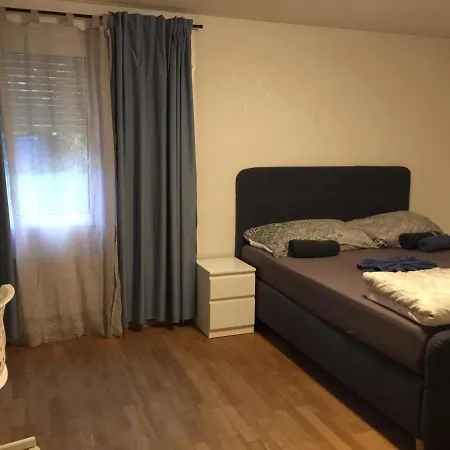 2 Cosy Near Liechtenstein شقة هاغ